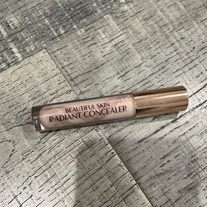 Charlotte tilbury Beautiful Skin Radiant Concealer - Cream